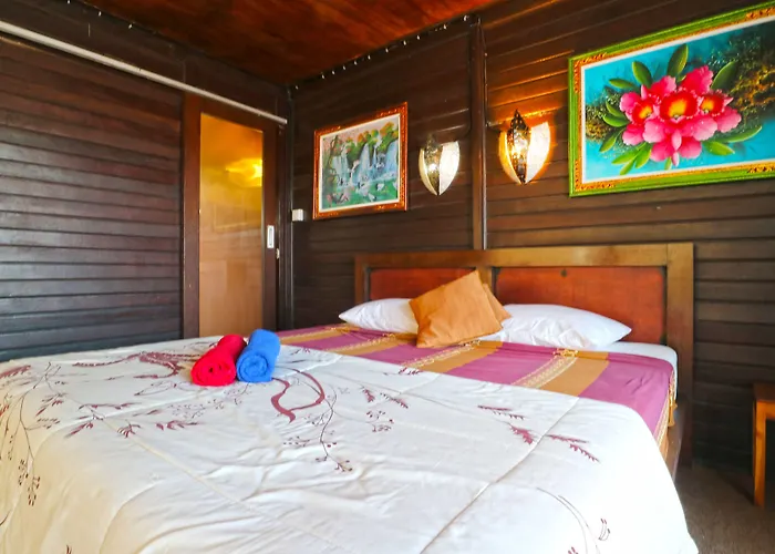 The Huts Guest house 2*