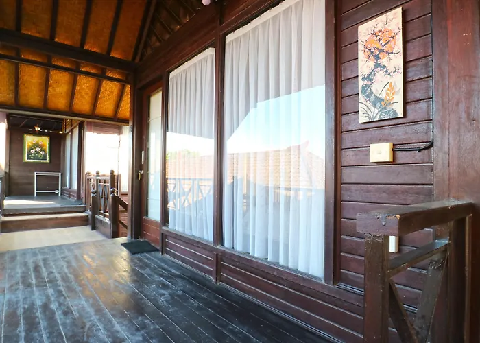 The Huts Guest house 2*