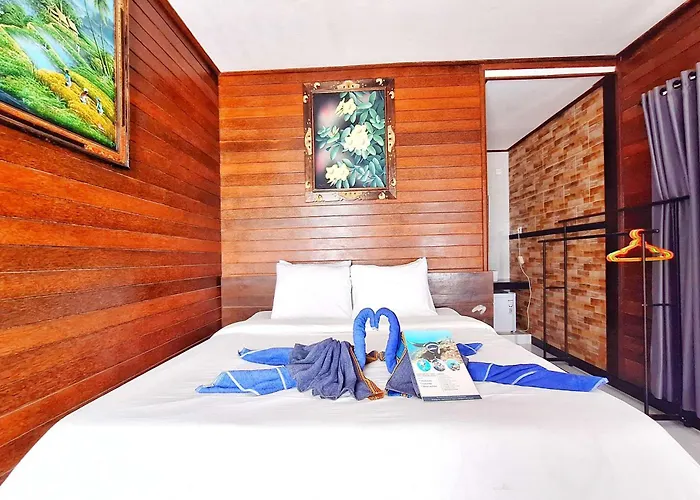 The Huts Guest house 2*